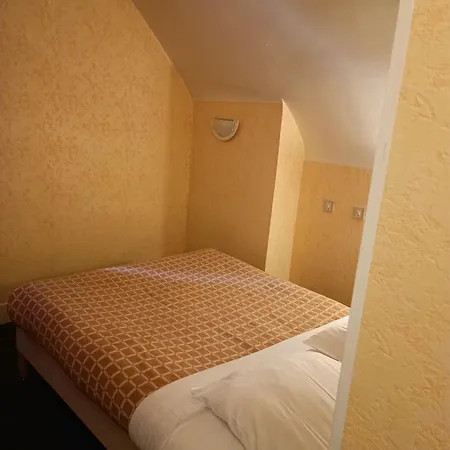 Chambre Chez Marie Et Didier 1 Minute A Pied Du Sanctuaire De Lourdes-2