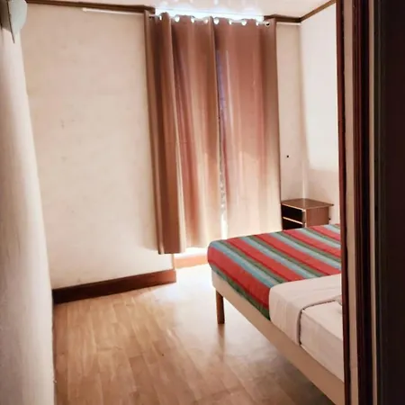 Chambre Chez Marie Et Didier 1 Minute A Pied Du Sanctuaire De Lourdes-3
